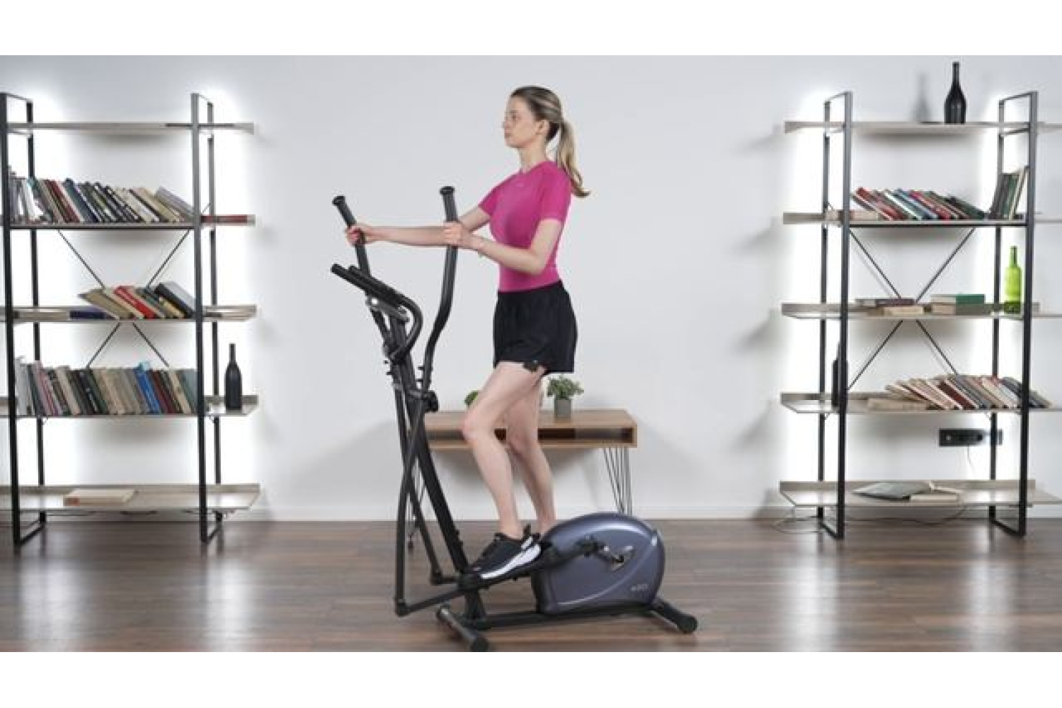 CARBON FITNESS E20: обзор эллиптического тренажера для дома