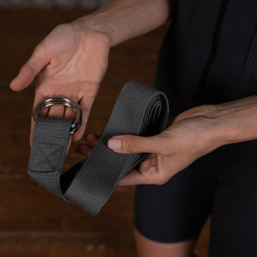 Ремень для йоги с металлическим карабином PRCTZ YOGA STRAP, серый.